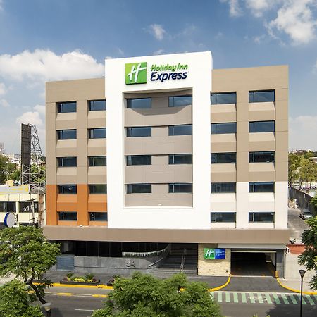 ホリデイ イン エクスプレス メキシコ バジリカ メキシコシティ エクステリア 写真